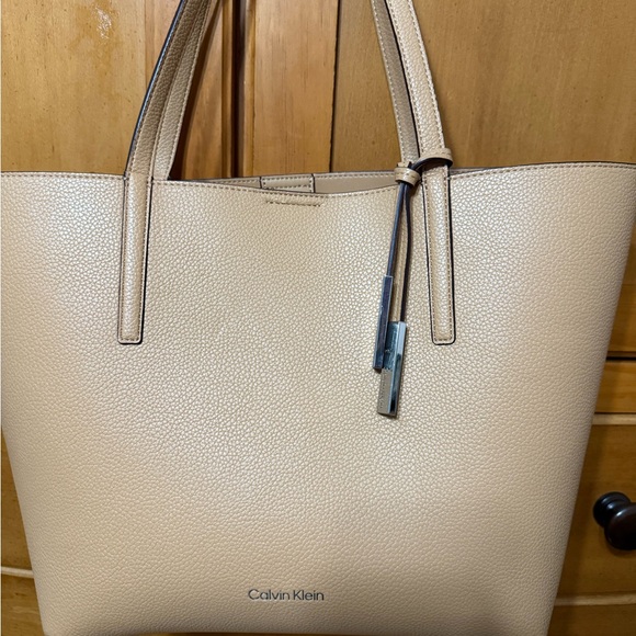 Calvin Klein Tan large Handbag - Picture 3 of 9